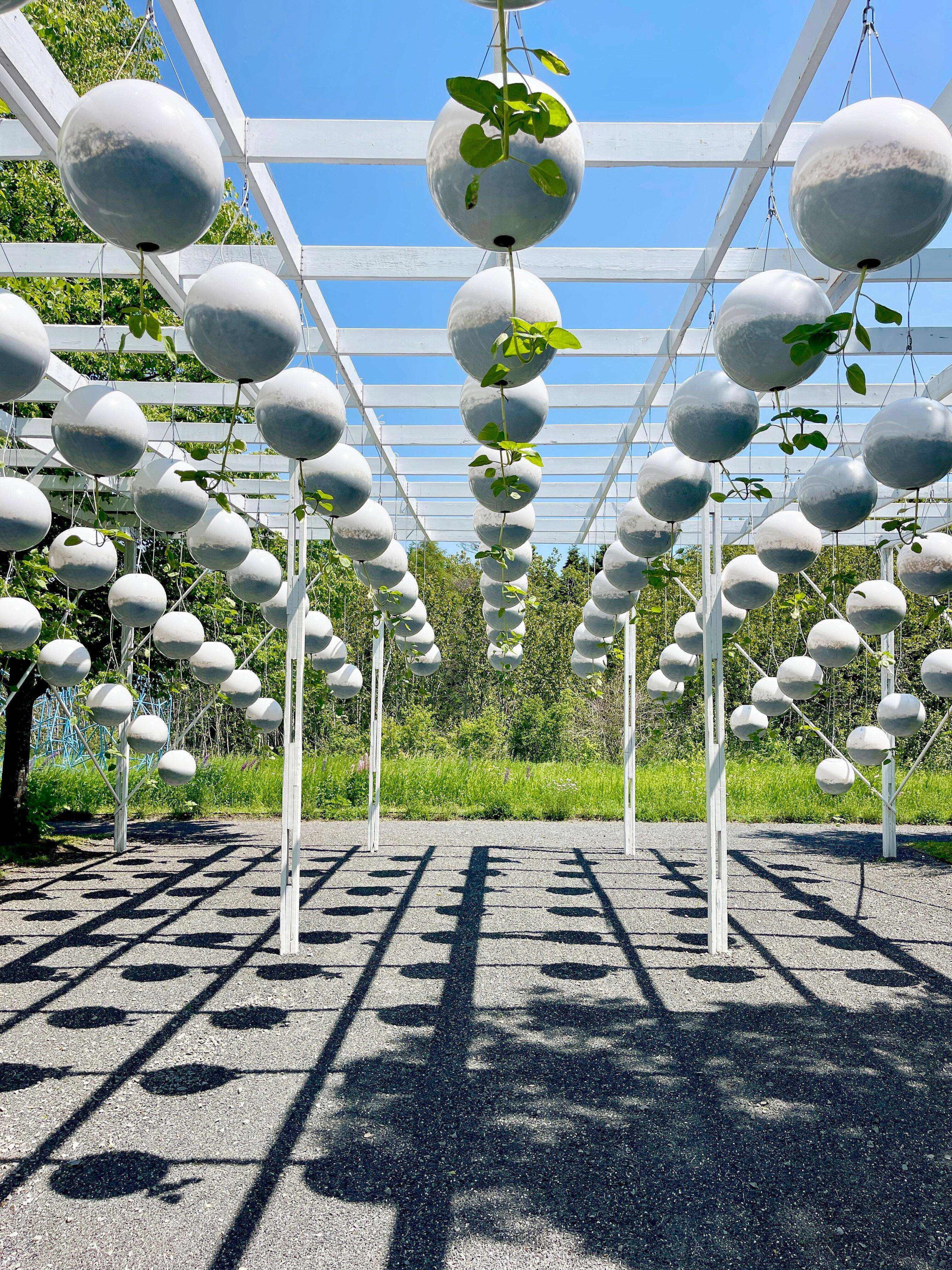 0726 EVA Voyager differently Gaspésie Gravity Field, Favorite Installation of the International Festival of Métis Gardens, from which flourish turns spinning down.